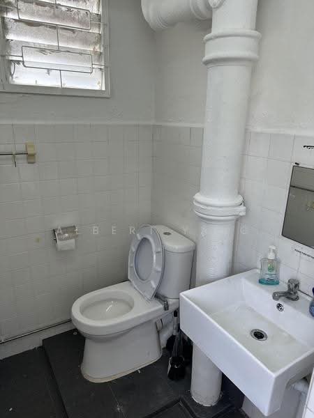 418 Bedok North Avenue 2, 418 Bedok North Avenue 2, Bedok / Upper East Coast, Room Rental, 120 sqft, HDB Flat For Rent, by Albert Yang, 500279919 - Bathroom - PropertyGuru.com.sg