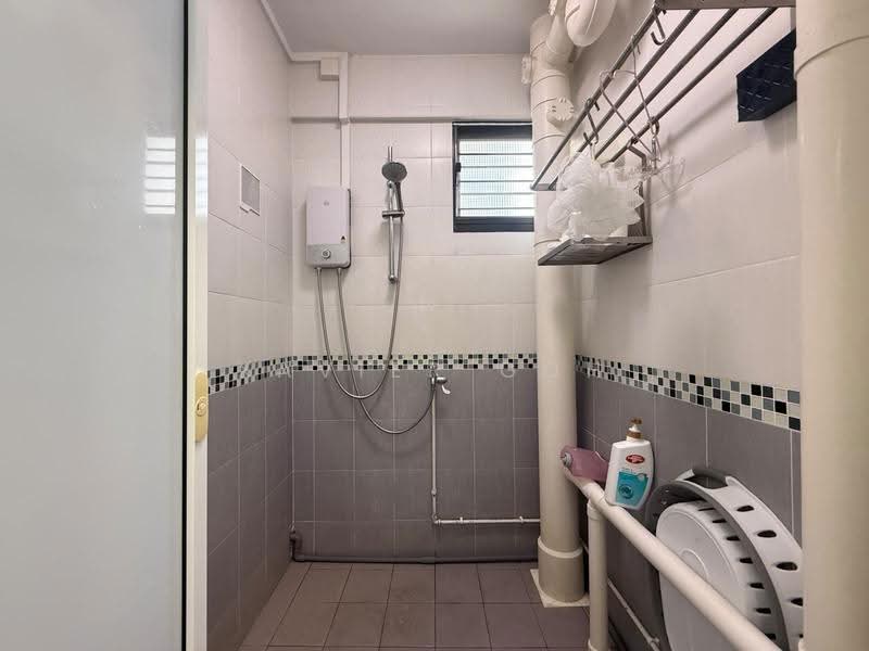263 Waterloo Street, 263 Waterloo Street, Beach Road / Bugis / Rochor, 2 Bedrooms, 645 sqft, HDB Flat For Rent, by Xavier Goh, 500279928 - Bathroom - PropertyGuru.com.sg