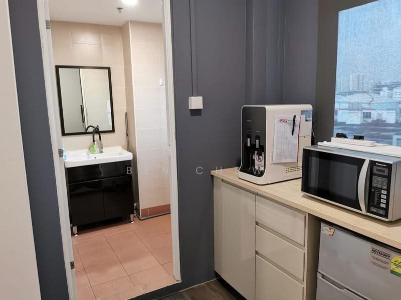 Tradehub 21, 18 Boon Lay Way, Boon Lay / Jurong / Tuas, 130 sqft, Light Industrial (B1) For Rent, by Ben Chew, 500279943 - Bathroom - CommercialGuru.com.sg