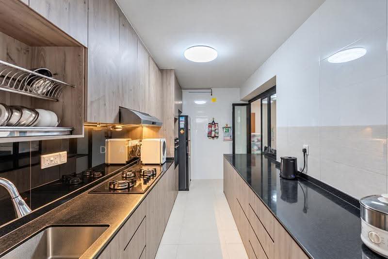 620B Tampines Street 61, 620B Tampines Street 61, Pasir Ris / Tampines, 3 Bedrooms, 1,216 sqft, HDB Flat For Sale, by Daniel Chin, 500279946 - Kitchen - PropertyGuru.com.sg