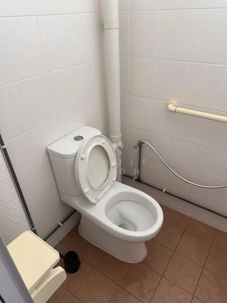 108 Serangoon North Avenue 1, 108 Serangoon North Avenue 1, Hougang / Punggol / Sengkang, 2 Bedrooms, 646 sqft, HDB Flat For Rent, by JAGJIT SINGH, 500279968 - Bathroom - PropertyGuru.com.sg