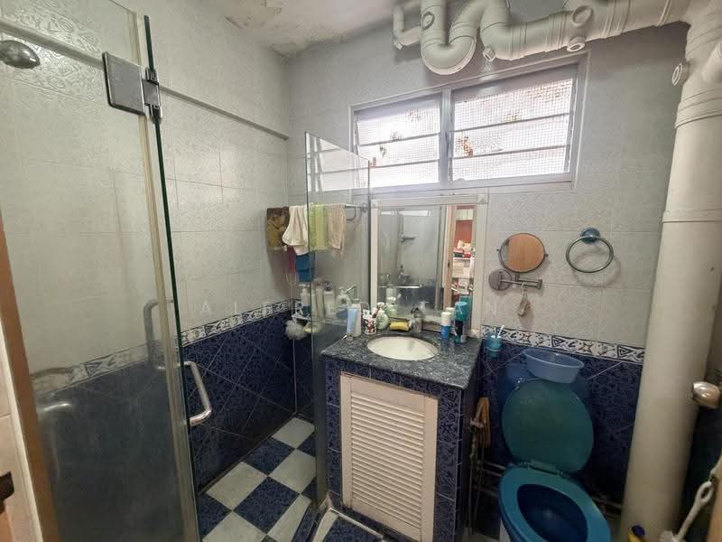 637 Pasir Ris Drive 1, 637 Pasir Ris Drive 1, Pasir Ris / Tampines, 4 Bedrooms, 1,324 sqft, HDB Flat For Sale, by Alfred Tan, 500279973 - Bathroom - PropertyGuru.com.sg