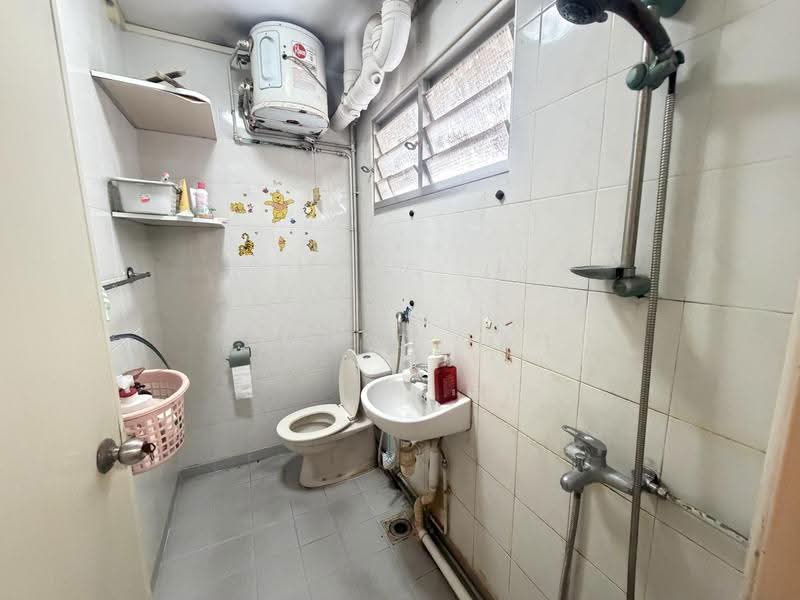 637 Pasir Ris Drive 1, 637 Pasir Ris Drive 1, Pasir Ris / Tampines, 4 Bedrooms, 1,324 sqft, HDB Flat For Sale, by Alfred Tan, 500279973 - Bathroom - PropertyGuru.com.sg