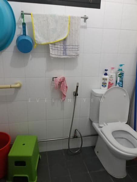 636 Hougang Avenue 8, 636 Hougang Avenue 8, Hougang / Punggol / Sengkang, Room Rental, 110 sqft, HDB Flat For Rent, by Evelyn Yew, 500279981 - Bathroom - PropertyGuru.com.sg