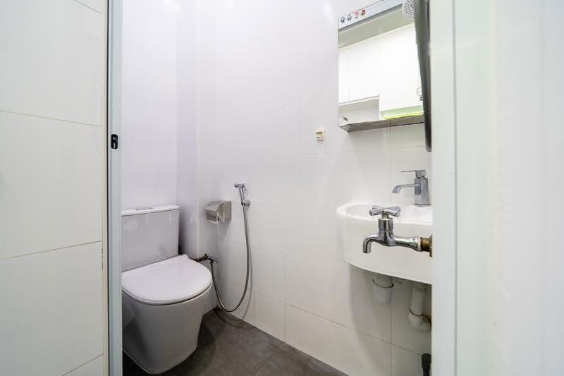 The Summit, 453 Upper East Coast Road, Bedok / Upper East Coast, 3 Bedrooms, 1,528 sqft, Condominium For Sale, by Tian Wenbin, 500279993 - Bathroom - PropertyGuru.com.sg