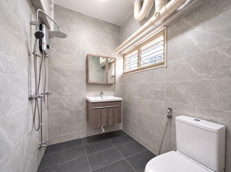 637 Veerasamy Road, 637 Veerasamy Road, Farrer Park / Serangoon Rd, 3 Bedrooms, 1,109 sqft, HDB Flat For Sale, by Jay Ng, 500279994 - Bathroom - PropertyGuru.com.sg