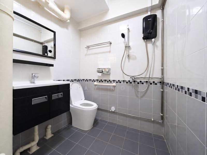 637 Veerasamy Road, 637 Veerasamy Road, Farrer Park / Serangoon Rd, 3 Bedrooms, 1,109 sqft, HDB Flat For Sale, by Jay Ng, 500279994 - Bathroom - PropertyGuru.com.sg