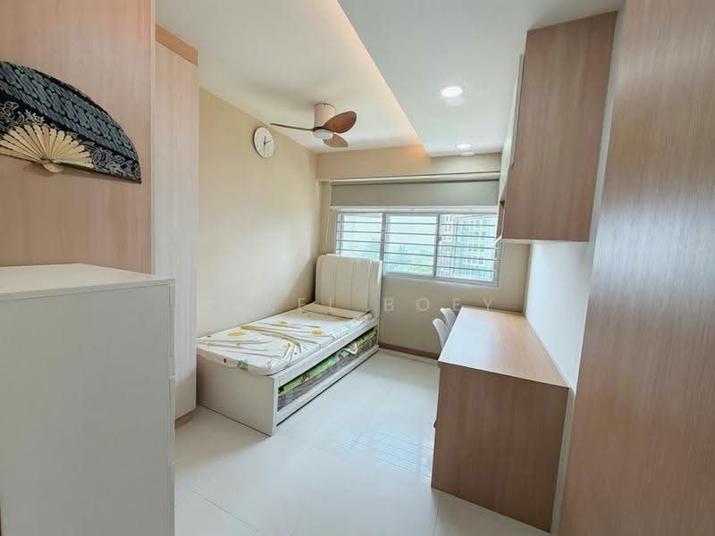 422B Northshore Drive, 422B Northshore Drive, Hougang / Punggol / Sengkang, 3 Bedrooms, 1,001 sqft, HDB Flat For Sale, by Hazel Boey, 500280003 - Bedroom - PropertyGuru.com.sg