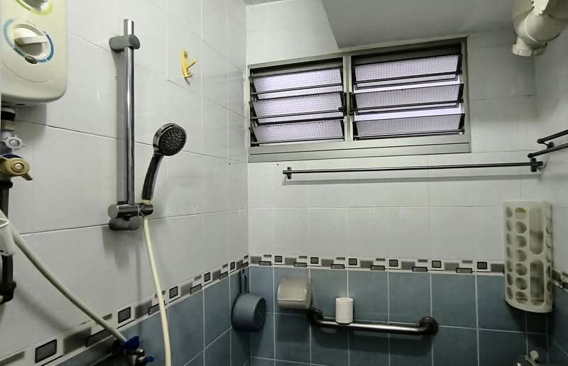 418 Ang Mo Kio Avenue 10, 418 Ang Mo Kio Avenue 10, Ang Mo Kio / Bishan / Thomson, Room Rental, 150 sqft, HDB Flat For Rent, by Kay HO 何杰彬, 500280017 - Bathroom - PropertyGuru.com.sg