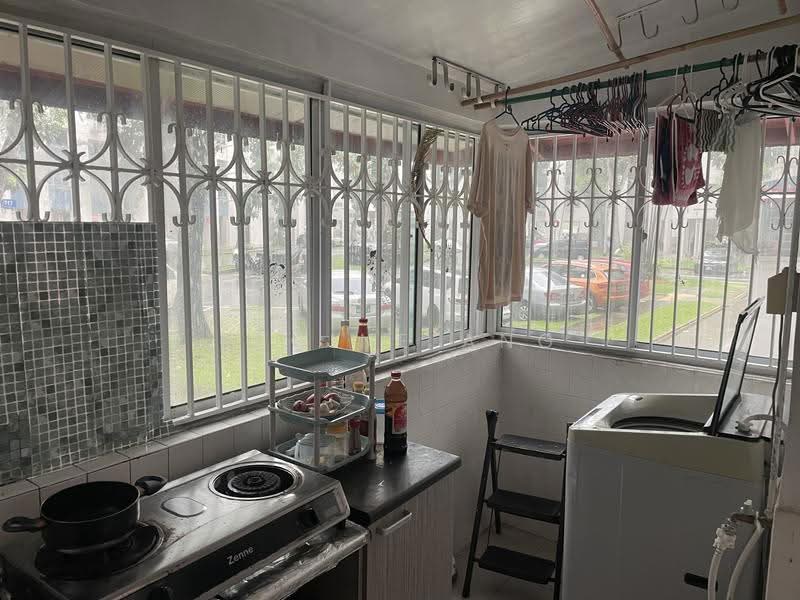 325 Woodlands Street 32, 325 Woodlands Street 32, Admiralty / Woodlands, 3 Bedrooms, 670 sqft, HDB Flat For Rent, by Regine Ang, 500280052 - Kitchen - PropertyGuru.com.sg