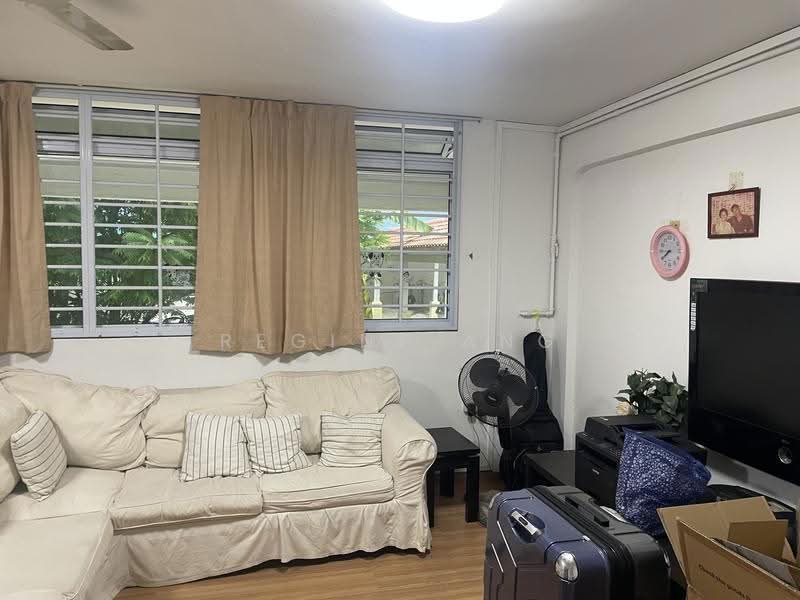 325 Woodlands Street 32, 325 Woodlands Street 32, Admiralty / Woodlands, 3 Bedrooms, 670 sqft, HDB Flat For Rent, by Regine Ang, 500280052 - Living Room - PropertyGuru.com.sg