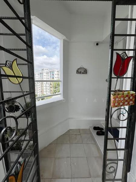 222 Serangoon Avenue 4, 222 222, Hougang / Punggol / Sengkang, 3 Bedrooms, 1,065 sqft, HDB Flat For Sale, by Marcus Tay, 500280060 - Entrance - PropertyGuru.com.sg