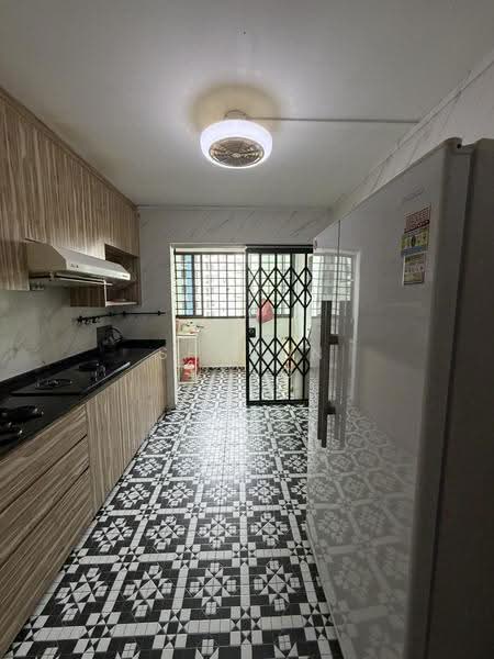 668 Choa Chu Kang Crescent, 668 Choa Chu Kang Crescent, Dairy Farm / Bukit Panjang / Choa Chu Kang, 3 Bedrooms, 1,098 sqft, HDB Flat For Rent, by Sharon Yang, 500280062 - Kitchen - PropertyGuru.com.sg