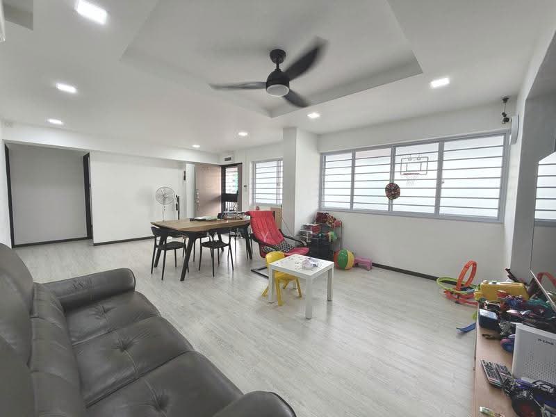 513 Jelapang Road, 513 Jelapang Road, Dairy Farm / Bukit Panjang / Choa Chu Kang, 3 Bedrooms, 1,109 sqft, HDB Flat For Sale, by May Li, 500280071 - Living Room - PropertyGuru.com.sg