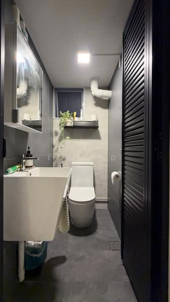 271 Queen Street, 271 Queen Street, Beach Road / Bugis / Rochor, 2 Bedrooms, 732 sqft, HDB Flat For Rent, by Edmund Thor, 500280085 - Bathroom - PropertyGuru.com.sg