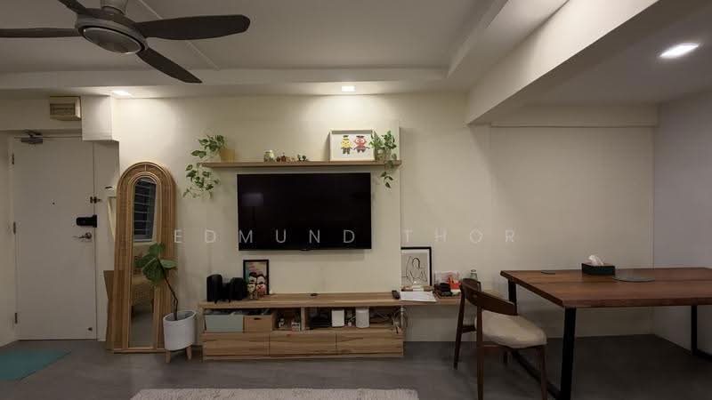 271 Queen Street, 271 Queen Street, Beach Road / Bugis / Rochor, 2 Bedrooms, 732 sqft, HDB Flat For Rent, by Edmund Thor, 500280085 - Living Room - PropertyGuru.com.sg