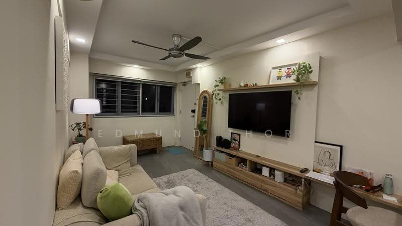 271 Queen Street, 271 Queen Street, Beach Road / Bugis / Rochor, 2 Bedrooms, 732 sqft, HDB Flat For Rent, by Edmund Thor, 500280085 - Living Room - PropertyGuru.com.sg
