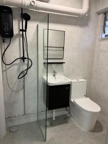 439 Choa Chu Kang Avenue 4, 439 Choa Chu Kang Avenue 4, Dairy Farm / Bukit Panjang / Choa Chu Kang, 4 Bedrooms, 1,323 sqft, HDB Flat For Rent, by Carol Sankeran, 500280127 - Bathroom - PropertyGuru.com.sg