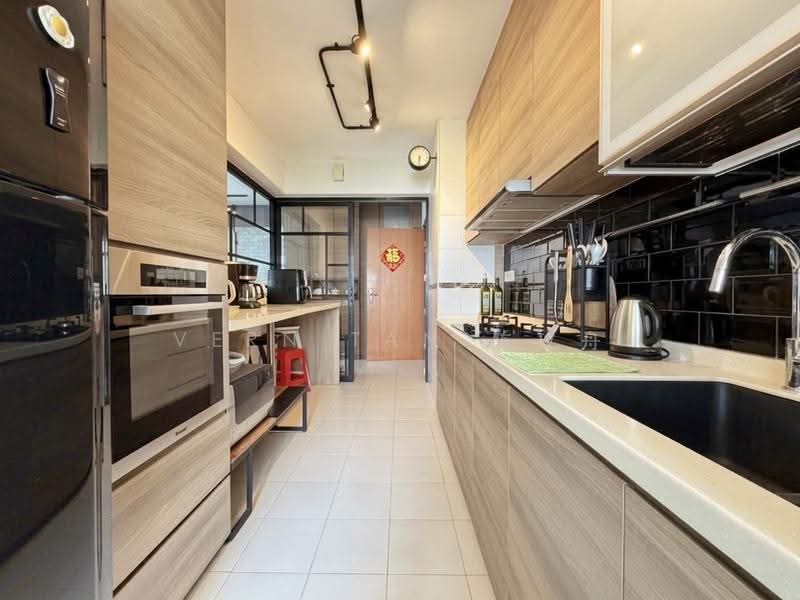 673A Edgefield Plains, 673A Edgefield Plains, Hougang / Punggol / Sengkang, 3 Bedrooms, 969 sqft, HDB Flat For Sale, by Vern Tan 陈玟舟, 500280141 - Kitchen - PropertyGuru.com.sg