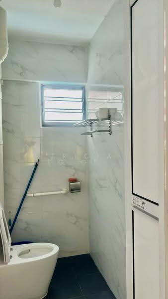 18 Toh Yi Drive, 18 Toh Yi Drive, Clementi Park / Upper Bukit Timah, 2 Bedrooms, 689 sqft, HDB Flat For Rent, by Tricia Teo Geok Teng, 500280148 - Bathroom - PropertyGuru.com.sg