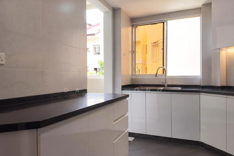Villa Marina, 21 Jalan Sempadan, East Coast / Marine Parade, 2 Bedrooms, 1,087 sqft, Condominium For Sale, by Daniel Ong, 500280173 - Kitchen - PropertyGuru.com.sg