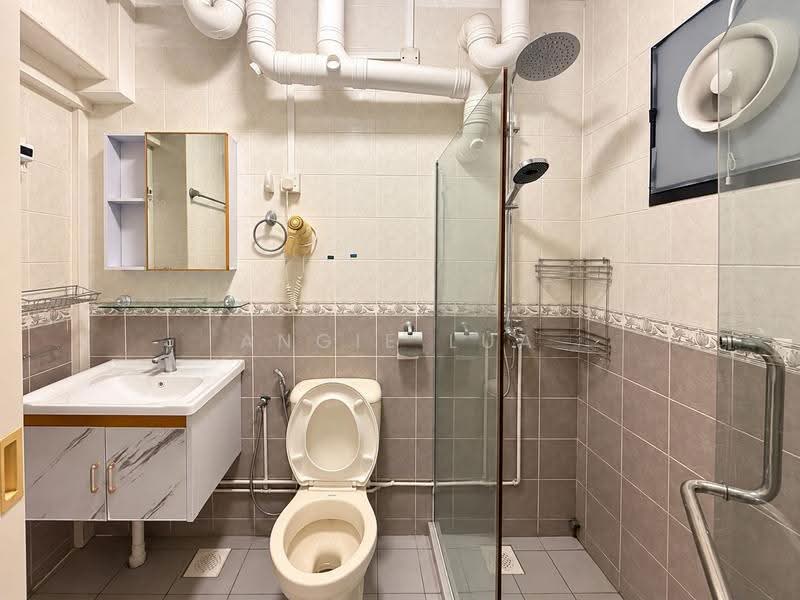 320A Anchorvale Drive, 320A Anchorvale Drive, Hougang / Punggol / Sengkang, 3 Bedrooms, 947 sqft, HDB Flat For Sale, by Angie Lua, 500280229 - Bathroom - PropertyGuru.com.sg