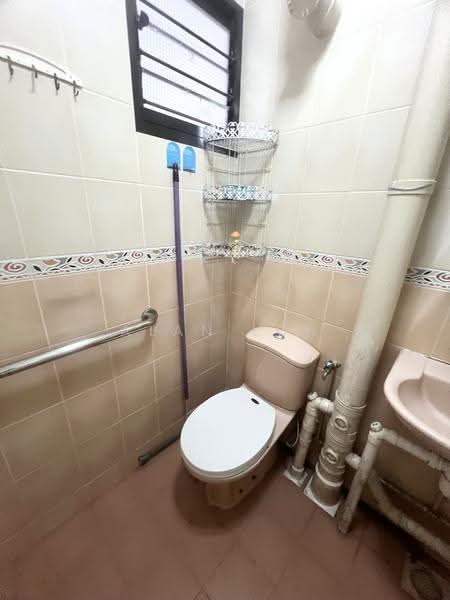424 Ang Mo Kio Avenue 3, 424 Ang Mo Kio Avenue 3, Ang Mo Kio / Bishan / Thomson, 2 Bedrooms, 785 sqft, HDB Flat For Sale, by Alan Loh, 500280274 - Bathroom - PropertyGuru.com.sg