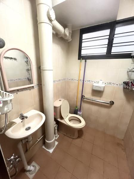 424 Ang Mo Kio Avenue 3, 424 Ang Mo Kio Avenue 3, Ang Mo Kio / Bishan / Thomson, 2 Bedrooms, 785 sqft, HDB Flat For Sale, by Alan Loh, 500280274 - Bathroom - PropertyGuru.com.sg