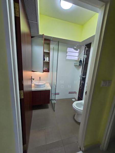 42A Margaret Drive, 42A Margaret Drive, Alexandra / Commonwealth, Room Rental, 120 sqft, HDB Flat For Rent, by Lim Gim Hai Nixon, 500280286 - Bathroom - PropertyGuru.com.sg