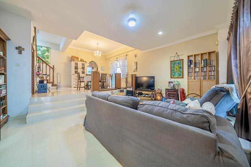 Serangoon terrace, Hougang / Punggol / Sengkang, 5 Bedrooms, 2,900 sqft, Corner Terrace For Sale, by Leia Chua, 500280287 - PropertyGuru.com.sg