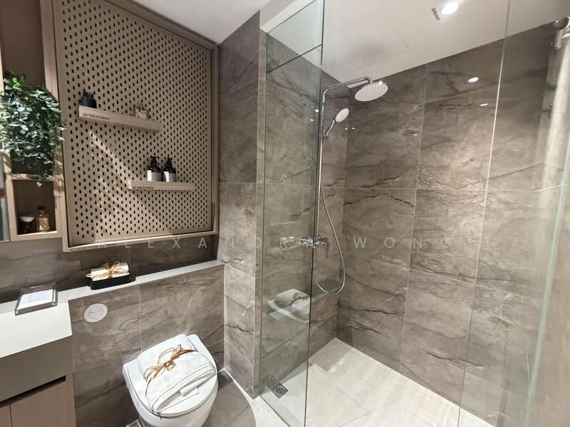 PARKTOWN Residence, Tampines Street 62, Pasir Ris / Tampines, 4 Bedrooms, 1,496 sqft, Condominium For Sale, by Alexandra Wong, 500280290 - Bathroom - PropertyGuru.com.sg