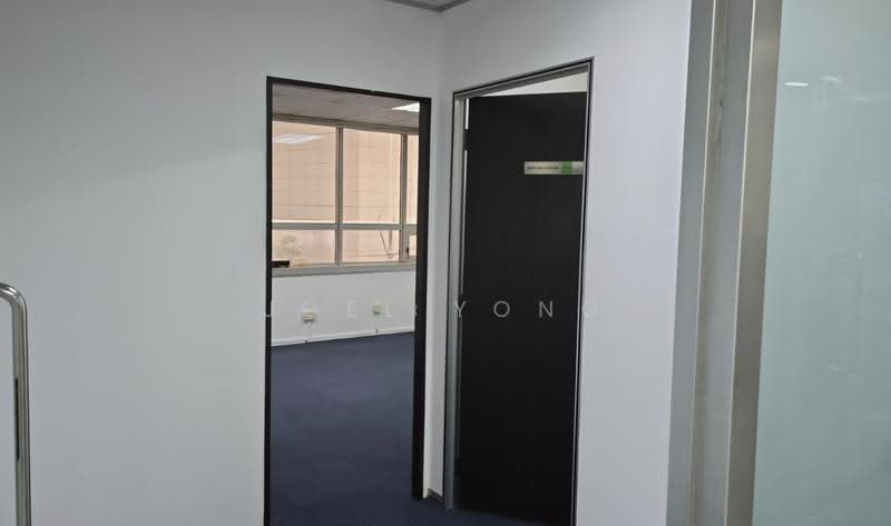own door window office with 2 rooms (bugis)!, opposite bugis junction!, Beach Road / Bugis / Rochor, 366 sqft, Office For Rent, by Joel Yong, 500280306 - CommercialGuru.com.sg