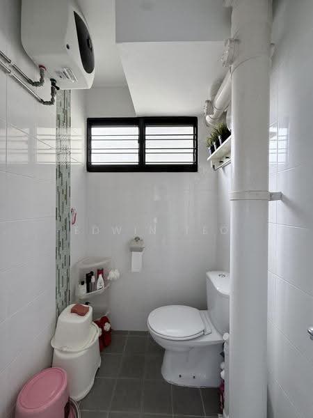 715 Clementi West Street 2, 715 Clementi West Street 2, Buona Vista / West Coast / Clementi New Town, 2 Bedrooms, 732 sqft, HDB Flat For Rent, by Edwin Teo, 500280325 - Bathroom - PropertyGuru.com.sg