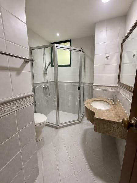 Parc Palais, 47 Hume Avenue, Clementi Park / Upper Bukit Timah, 4 Bedrooms, 1,485 sqft, Condominium For Sale, by Ng Kok Hong (Ernest), 500280327 - Bathroom - PropertyGuru.com.sg