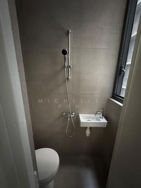 Penrose, 26 Sims Drive, Eunos / Geylang / Paya Lebar, 3 Bedrooms, 1,055 sqft, Condominium For Sale, by Michelle Poh, 500280329 - Bathroom - PropertyGuru.com.sg