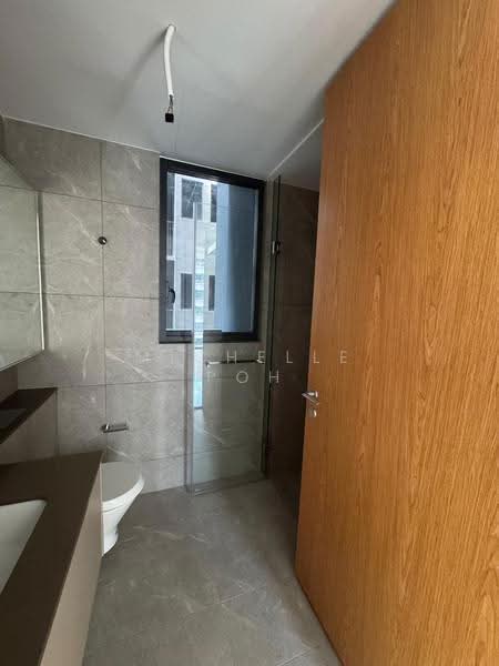 Penrose, 26 Sims Drive, Eunos / Geylang / Paya Lebar, 3 Bedrooms, 1,055 sqft, Condominium For Sale, by Michelle Poh, 500280329 - Bathroom - PropertyGuru.com.sg