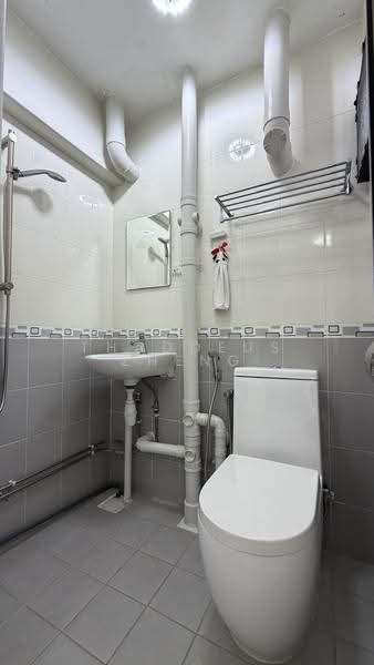 213 Ang Mo Kio Avenue 3, 213 Ang Mo Kio Avenue 3, Ang Mo Kio / Bishan / Thomson, Room Rental, 90 sqft, HDB Flat For Rent, by Thaddeus Zheng, 500280337 - Bathroom - PropertyGuru.com.sg