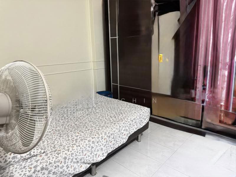 419 Hougang Avenue 8, 419 Hougang Avenue 8, Hougang / Punggol / Sengkang, 3 Bedrooms, 1,163 sqft, HDB Flat For Sale, by Ally Chin, 500280341 - Bedroom - PropertyGuru.com.sg