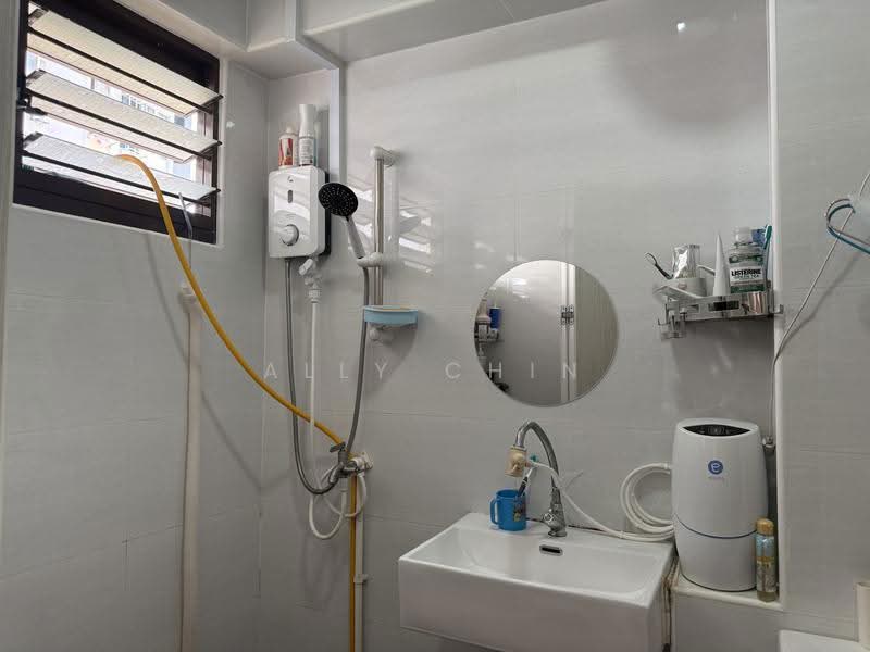 419 Hougang Avenue 8, 419 Hougang Avenue 8, Hougang / Punggol / Sengkang, 3 Bedrooms, 1,163 sqft, HDB Flat For Sale, by Ally Chin, 500280341 - Bathroom - PropertyGuru.com.sg