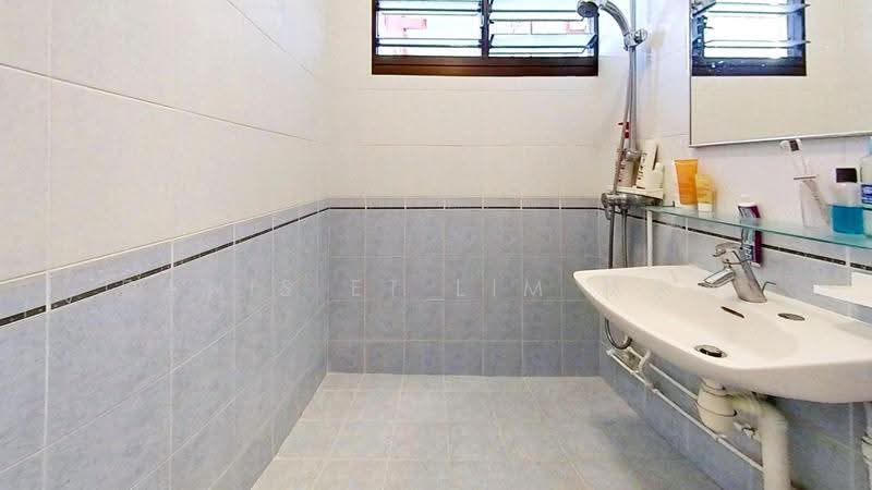 61 New Upper Changi Road, 61 New Upper Changi Road, Bedok / Upper East Coast, 3 Bedrooms, 118 sqft, HDB Flat For Sale, by Danis ET Lim 林永添, 500280357 - Bathroom - PropertyGuru.com.sg
