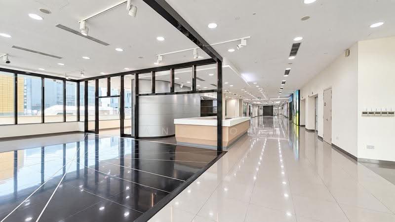 Showroom with Office | High Visibility | Face MRT Track, Alexandra / Commonwealth, 18,466 sqft, Other Retail For Rent, by Jane Toh, 500280373 - Interior - CommercialGuru.com.sg