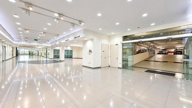 Showroom with Office | High Visibility | Face MRT Track, Alexandra / Commonwealth, 18,466 sqft, Other Retail For Rent, by Jane Toh, 500280373 - Lobby - CommercialGuru.com.sg