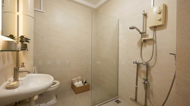 556 Jurong West Street 42, 556 Jurong West Street 42, Boon Lay / Jurong / Tuas, 3 Bedrooms, 1,593 sqft, HDB Flat For Sale, by Wendy Lim (林秋凭), 500280379 - Bathroom - PropertyGuru.com.sg