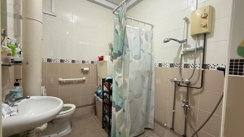 556 Jurong West Street 42, 556 Jurong West Street 42, Boon Lay / Jurong / Tuas, 3 Bedrooms, 1,593 sqft, HDB Flat For Sale, by Wendy Lim (林秋凭), 500280379 - Bathroom - PropertyGuru.com.sg