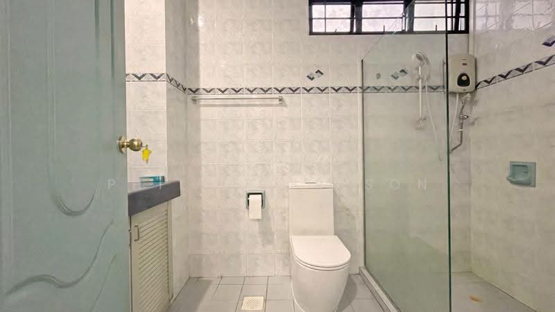 Jalan Tua Kong, East Coast / Marine Parade, Room Rental, 360 sqft, Semi-Detached House For Rent, by Phillip Bryson, 500280391 - Bathroom - PropertyGuru.com.sg