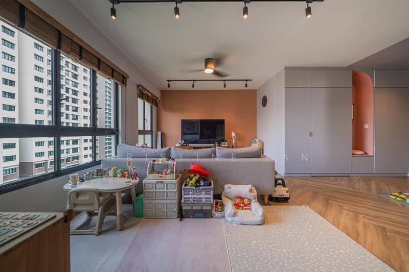 402B Fernvale Lane, 402B Fernvale Lane, Seletar / Yio Chu Kang, 3 Bedrooms, 1,216 sqft, HDB Flat For Sale, by Christine Tan, 500280396 - Living Room - PropertyGuru.com.sg