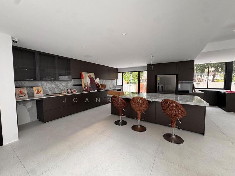 14 Balmoral Park, Tanglin / Holland / Bukit Timah