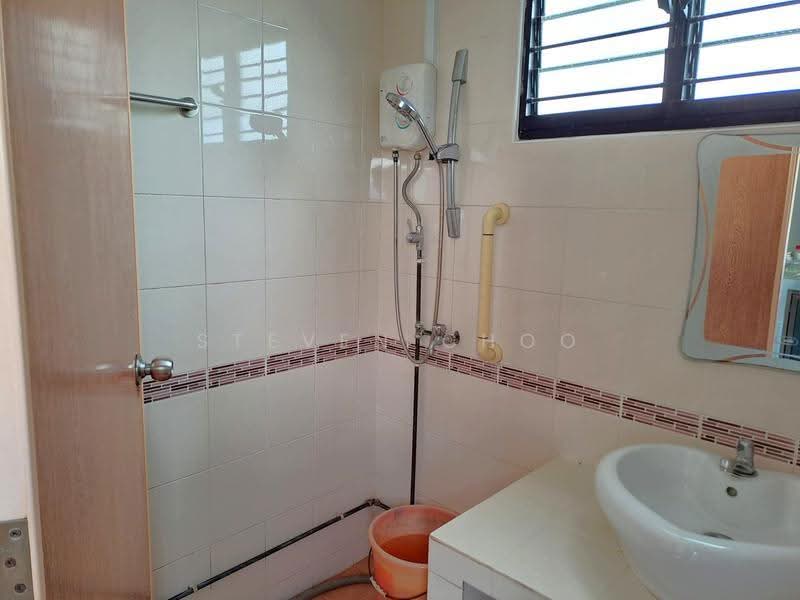 107 Jurong East Street 13, 107 Jurong East Street 13, Boon Lay / Jurong / Tuas, Room Rental, 120 sqft, HDB Flat For Rent, by Steven Choo, 500280462 - Bathroom - PropertyGuru.com.sg