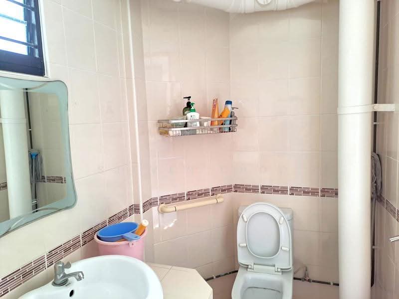 107 Jurong East Street 13, 107 Jurong East Street 13, Boon Lay / Jurong / Tuas, Room Rental, 120 sqft, HDB Flat For Rent, by Steven Choo, 500280462 - Bathroom - PropertyGuru.com.sg