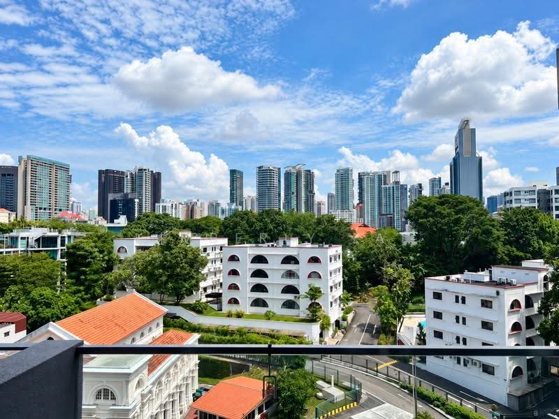 FREEHOLD 2BR in D09, 5 mins to Dhoby Ghaut on 3 lines. Tenanted till May 27., Orchard / River Valley, 3 Bedrooms, 645 sqft, Condominium For Sale, by Kimberly Lai, 500280477 - Exterior - PropertyGuru.com.sg